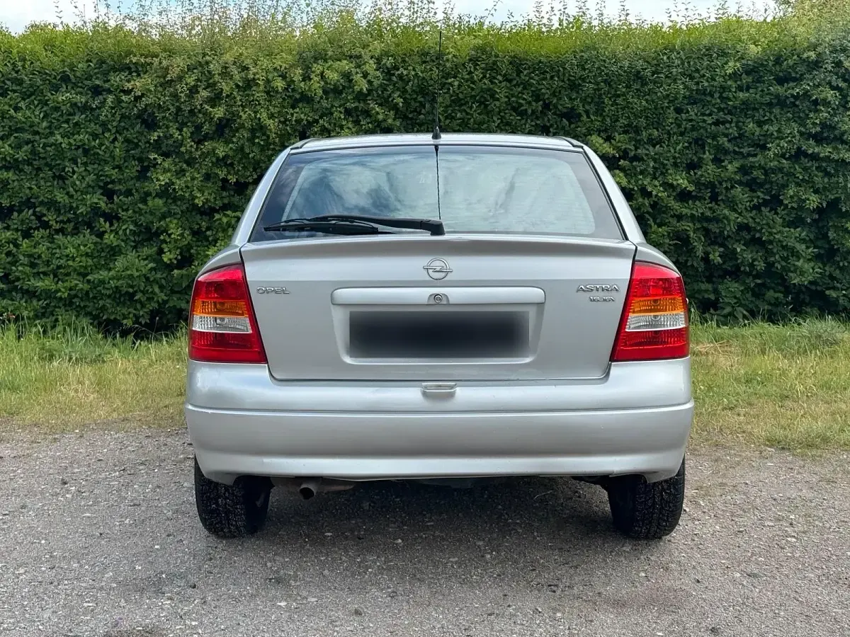 Gebraucht Opel Astra 106 PS (77 kW) 2001 Silber Limousine