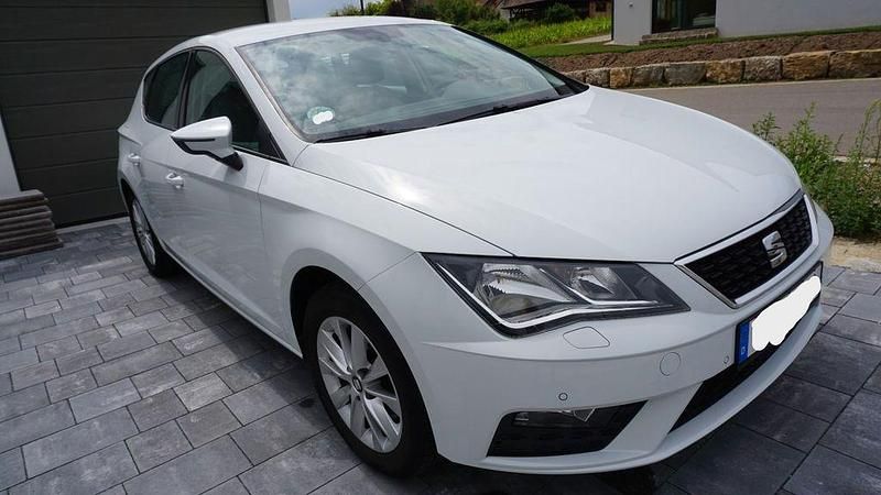 Weiß Gebraucht 2019 Seat Leon Style Limousine | 13.900 € (Fairer Preis) - Bild 1/4