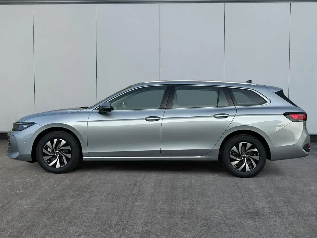 Neu VW Passat Business 150 PS (110 kW) 2025 Oyster silver metallic Kombi