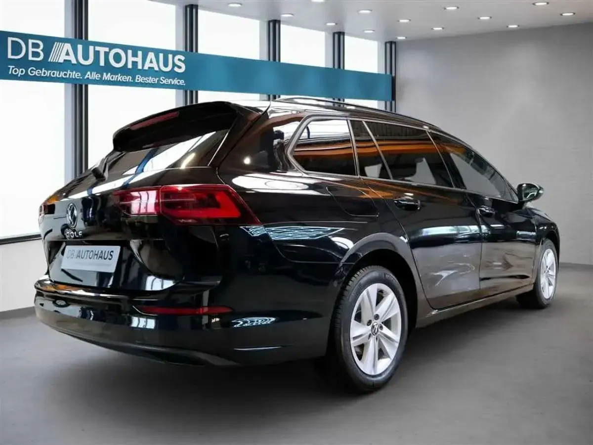 Gebraucht VW Golf VIII Life 150 PS (110 kW) 2024 Schwarz Kombi