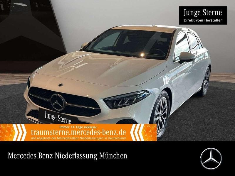 Weiß Gebraucht 2024 Mercedes A180 Advanced Limousine | 27.490 € (Guter Preis) - Bild 1/3