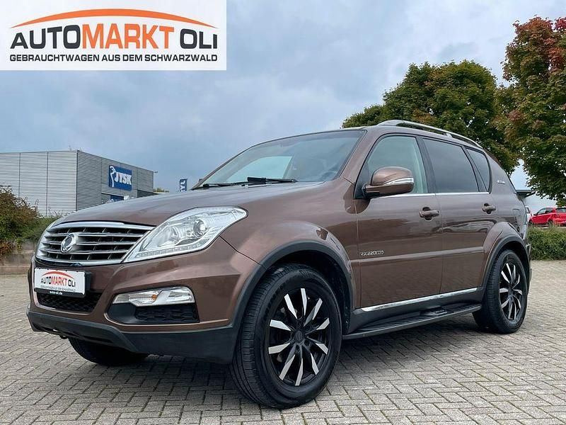 Braun Gebraucht 2016 Ssangyong (KGM) Rexton SUV | 9.490 € (Superpreis) - Bild 1/4