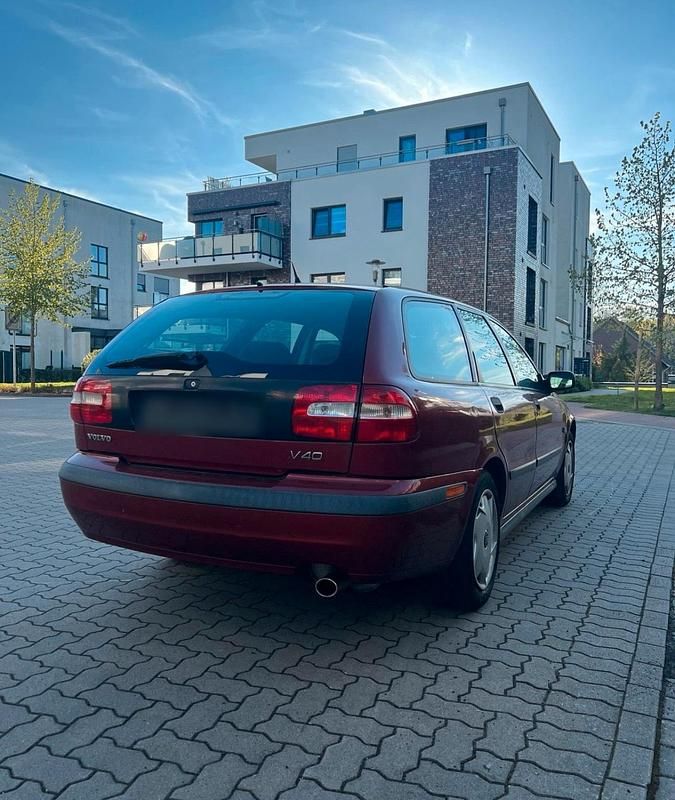 Gebraucht Volvo V40 122 PS (89 kW) 2001 Rot Kombi