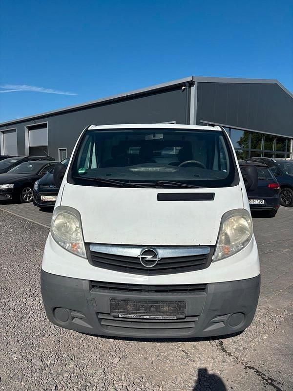 Second-hand Opel Vivaro 114 CP (83 kW) 2012 Alb Monovolum