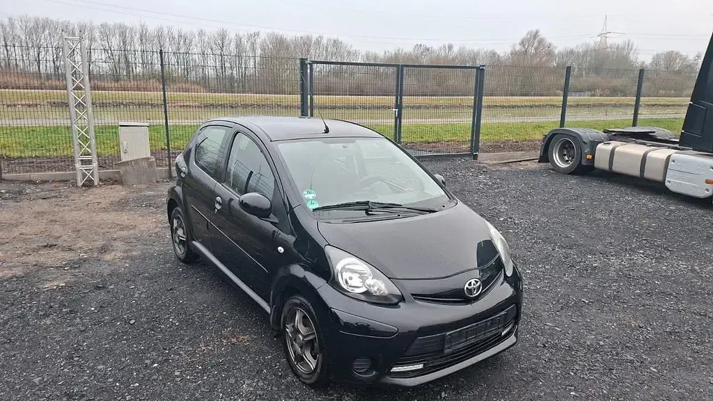 Gebraucht Toyota Aygo 68 PS (50 kW) 2012 Schwarz Kleinwagen