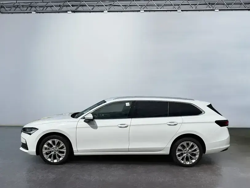 Gebraucht Skoda Superb Selection 193 PS (141 kW) 2024 Purity weiss Kombi