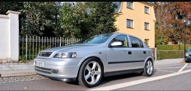 Silber Gebraucht 2001 Opel Astra Limousine | 1.250 € (Fairer Preis) - Bild 1/4