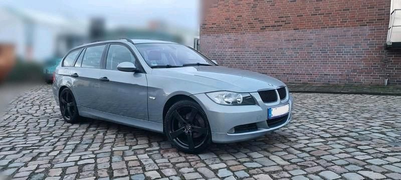 Grau Gebraucht 2005 BMW 320 Kombi | 2.300 € - Bild 1/4