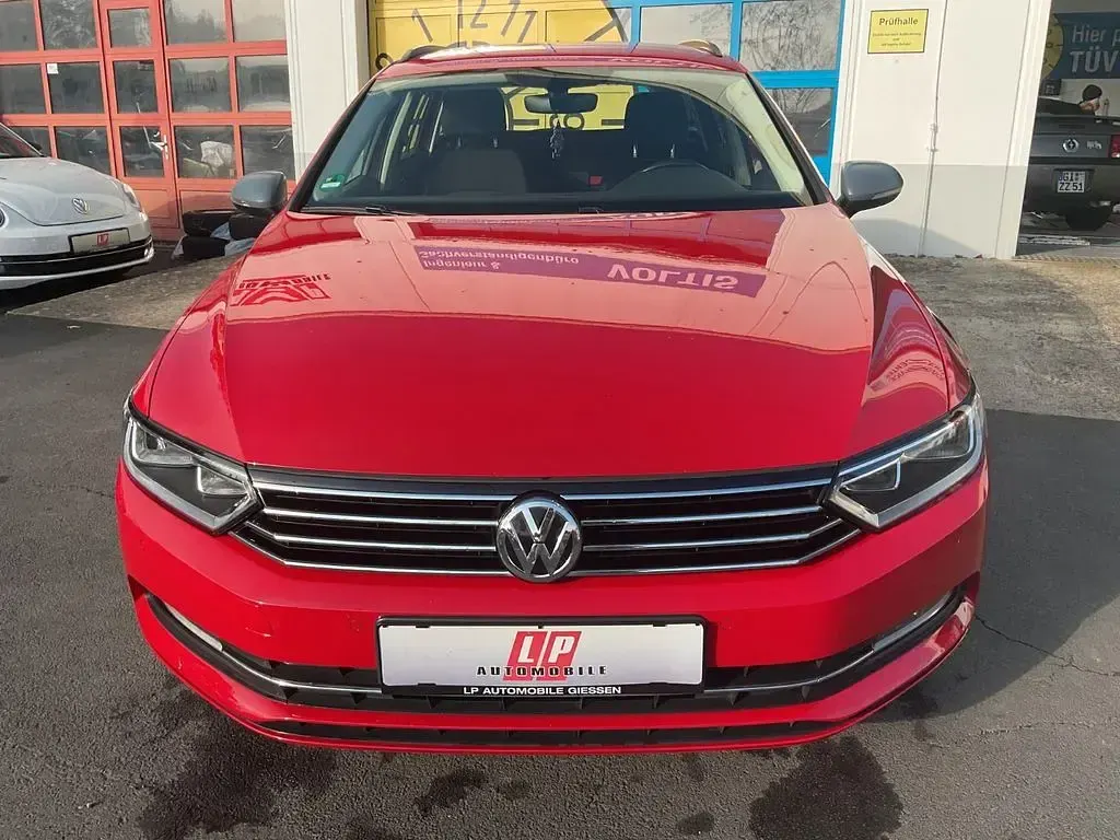 Gebraucht VW Passat 176 PS (129 kW) 2017 Rot Kombi
