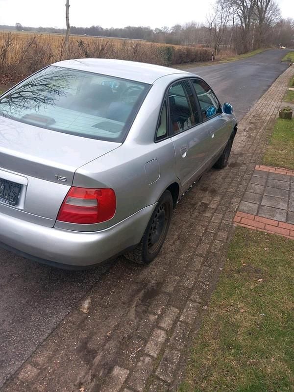 Gebraucht Audi A4 125 PS (91 kW) 1998 Silber Limousine