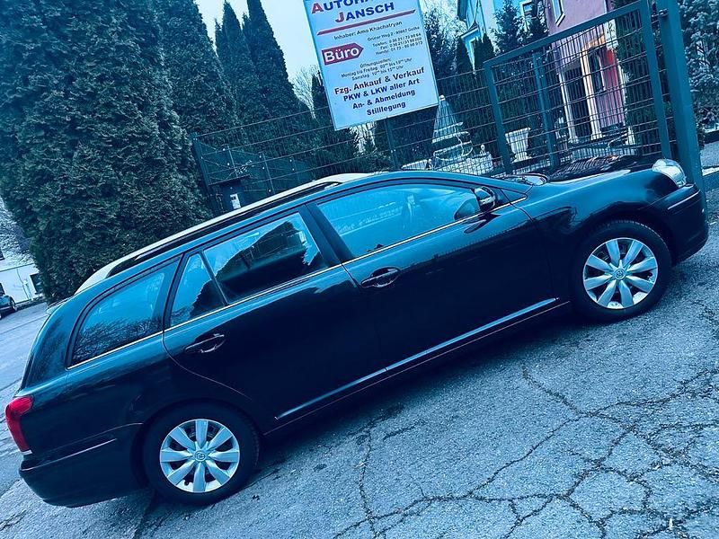 Gebraucht Toyota Avensis 129 PS (94 kW) 2008 Schwarz Kombi