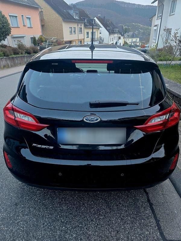 Gebraucht Ford Fiesta Cool & Connect 71 PS (52 kW) 2017 Schwarz Kleinwagen