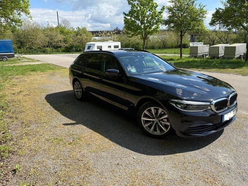 Schwarz Gebraucht 2019 BMW 520 Sport Line Kombi | 26.990 € (Fairer Preis) - Bild 1/4
