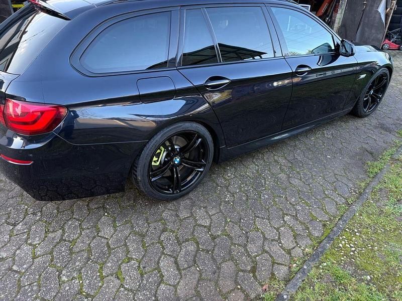 Gebraucht BMW 530 Performance 258 PS (189 kW) 2011 Schwarz Kombi