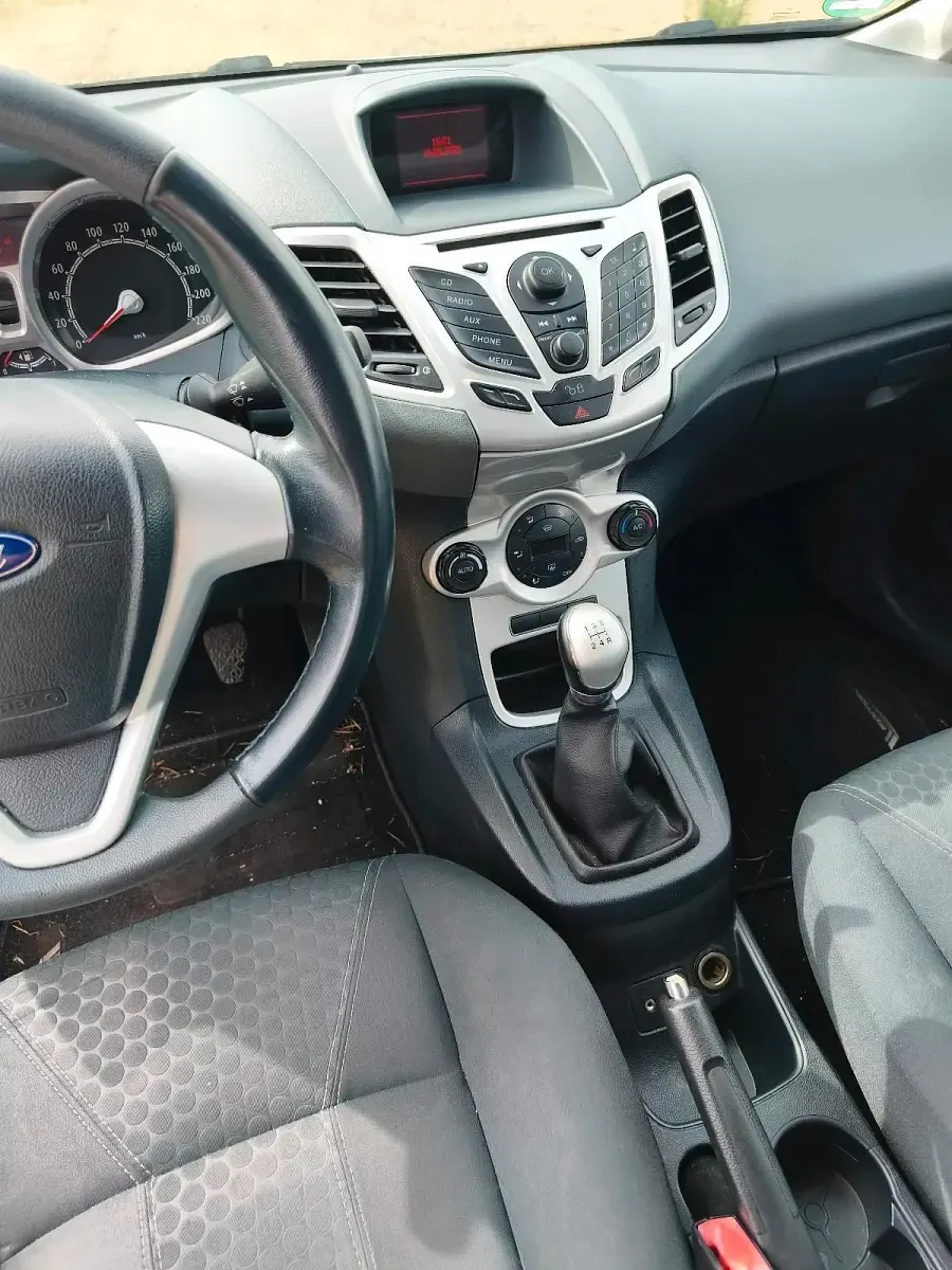 Gebraucht Ford Fiesta Titanium 81 PS (59 kW) 2009 Weiß Kleinwagen