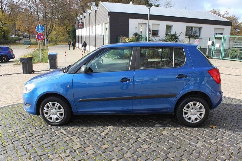 Raceblau metallic Gebraucht 2016 Skoda Fabia Cool Edition Kleinwagen | 5.750 € (Guter Preis) - Bild 1/4