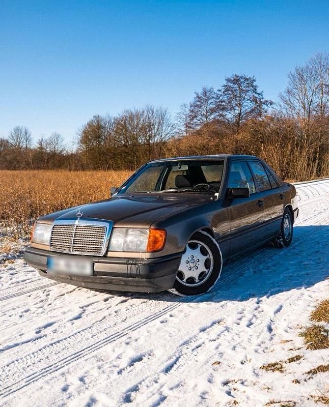 Gebraucht Mercedes E230 132 PS (97 kW) 1984 Braun Limousine