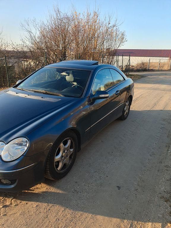 Blau Gebraucht 2006 Mercedes CLK220 Avantgarde Coupé | 2.700 € - Bild 1/4