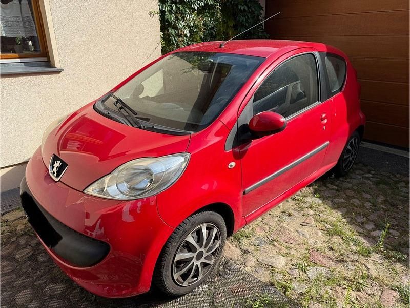 Rot Gebraucht 2008 Peugeot 107 Urban Move Kleinwagen | 750 € (Superpreis) - Bild 1/4