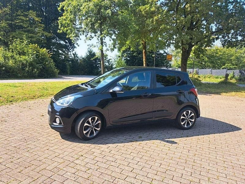 Schwarz Gebraucht 2016 Hyundai i10 Passion Plus Kleinwagen | 4.700 € (Guter Preis) - Bild 1/4