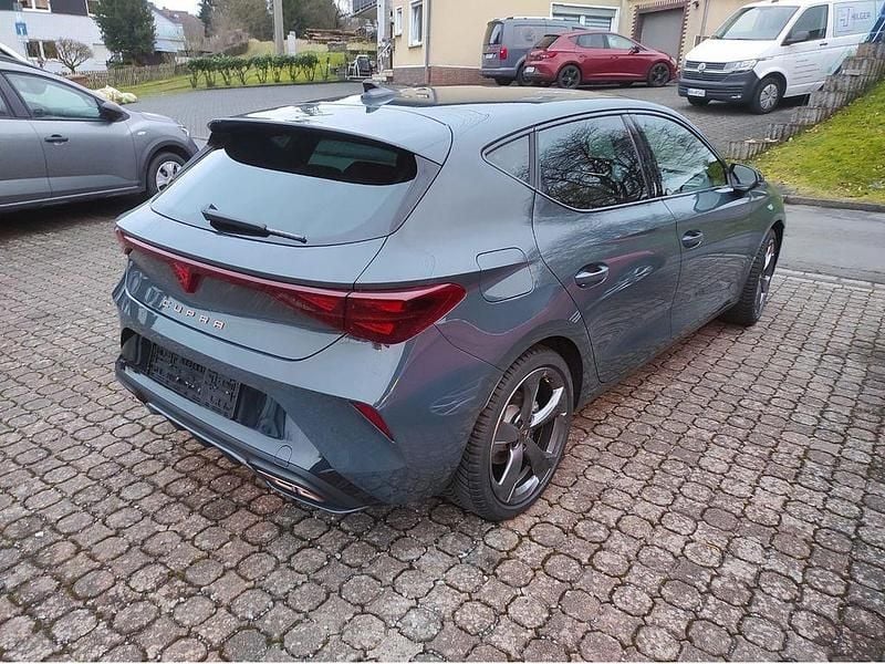Neu Cupra Leon 204 PS (150 kW) 2026 Blau Limousine