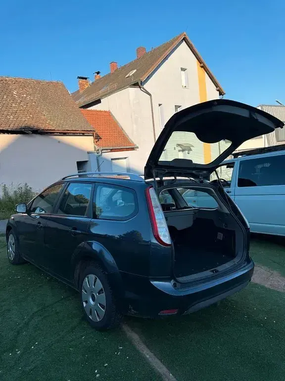 Gebraucht Ford Focus Titanium 145 PS (106 kW) 2009 Grau Limousine