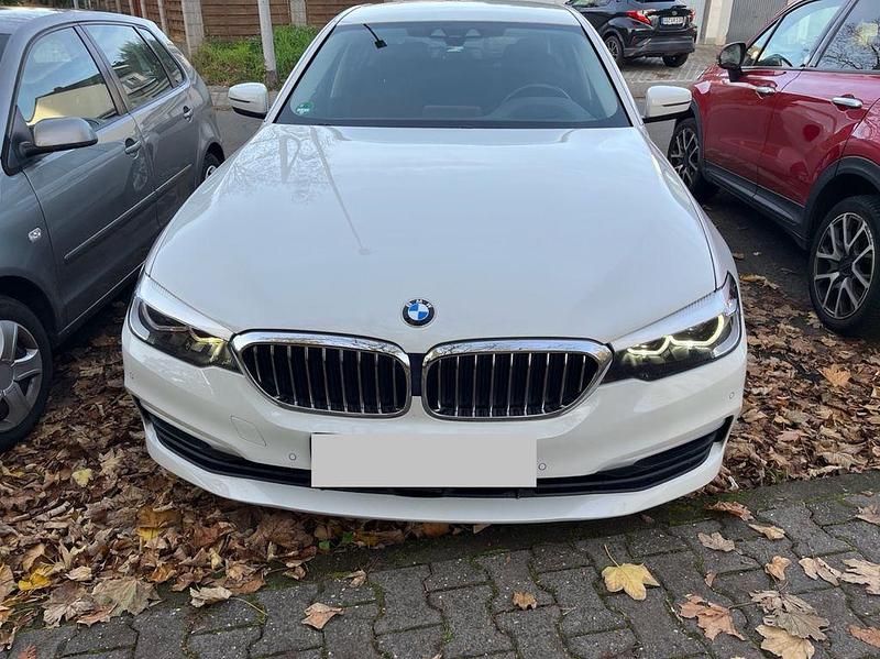 Weiß Gebraucht 2019 BMW 520 Luxury Line Limousine | 24.999 € (Guter Preis) - Bild 1/4