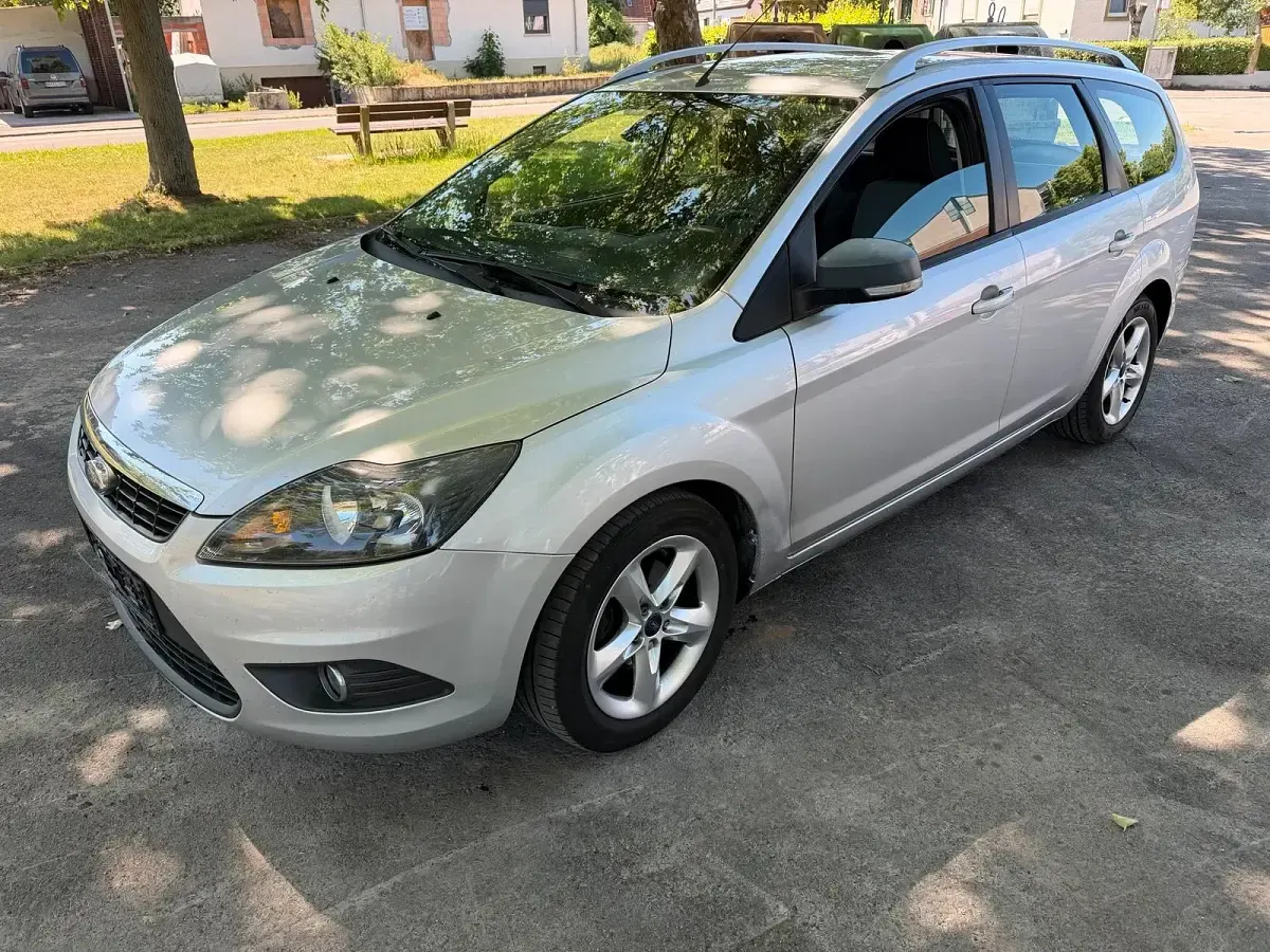 Gebraucht Ford Focus 101 PS (74 kW) 2009 Silber Kombi