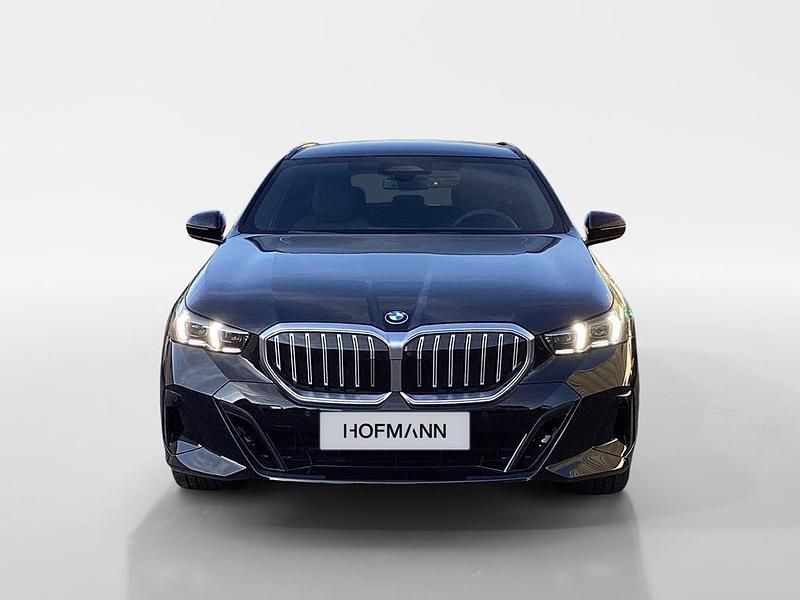 Gebraucht BMW 520 Comfort Edition 197 PS (144 kW) 2024 Saphirschwarz metallic Kombi