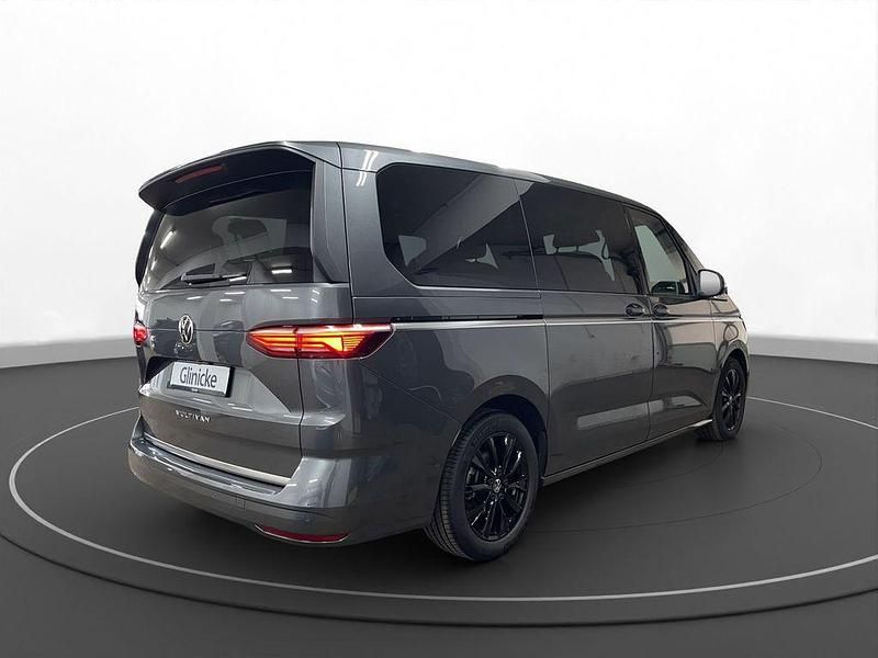 Second-hand VW Multivan Style 150 CP (110 kW) 2024 Gri Monovolum