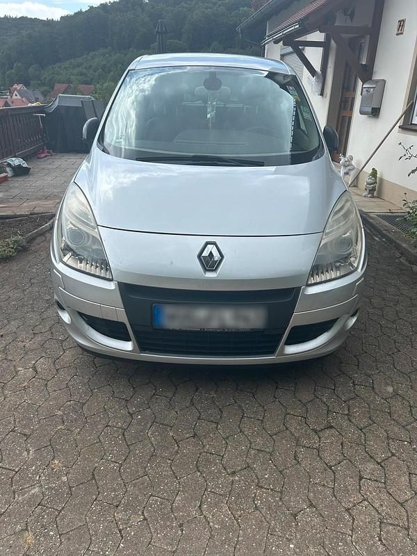 Silber Gebraucht 2011 Renault Scénic III Van / Kleinbus | 5.300 € - Bild 1/4