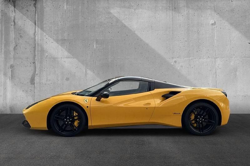 Gebraucht Ferrari 488 669 PS (492 kW) 2016 Giallo triplo strato Cabrio