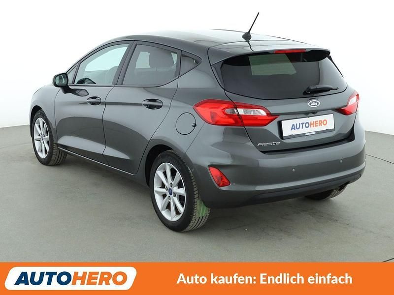 Gebraucht Ford Fiesta Cool & Connect 101 PS (74 kW) 2017 Grau Limousine