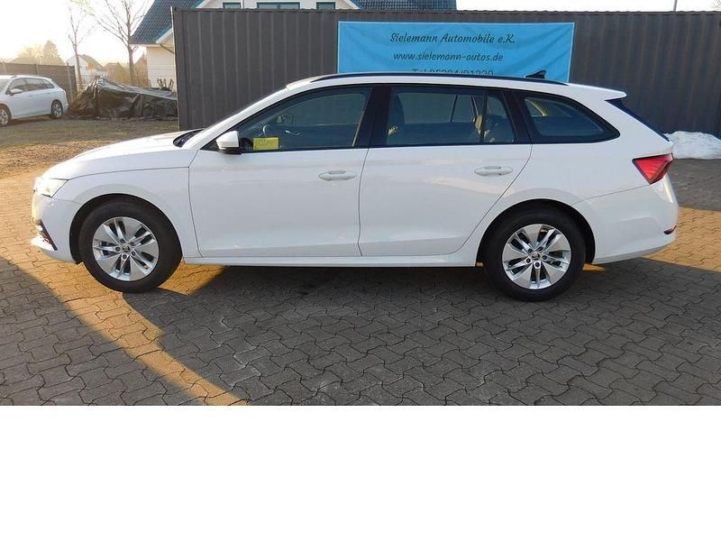 Weiß Gebraucht 2021 Skoda Octavia Ambition Kombi | 16.990 € - Bild 1/4