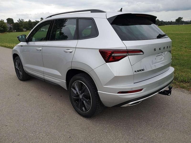 Neu Skoda Karoq SportLine 150 PS (110 kW) 2025 Reflexsilber metallic SUV