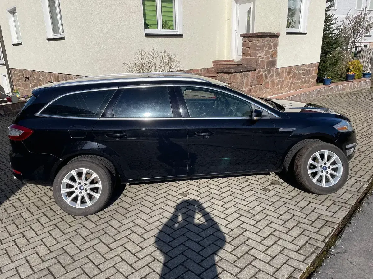 Usado Ford Mondeo Titanium 200 CV (147 kW) 2012 Negro Familiar