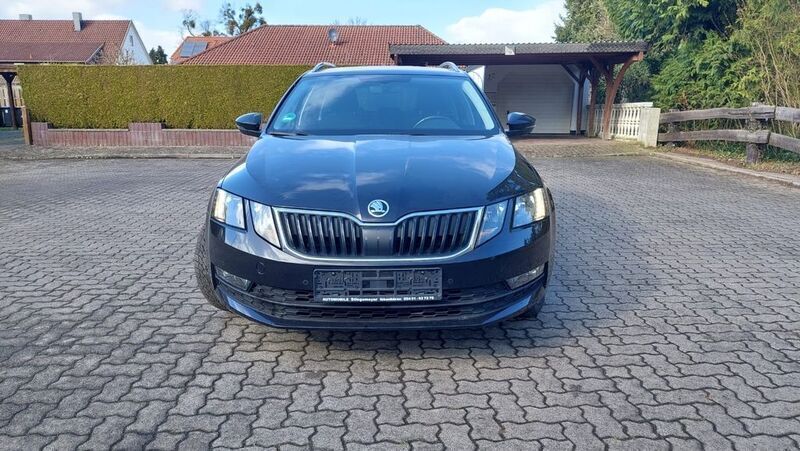 Schwarz Gebraucht 2018 Skoda Octavia Ambition Kombi | 12.300 € (Fairer Preis) - Bild 1/4