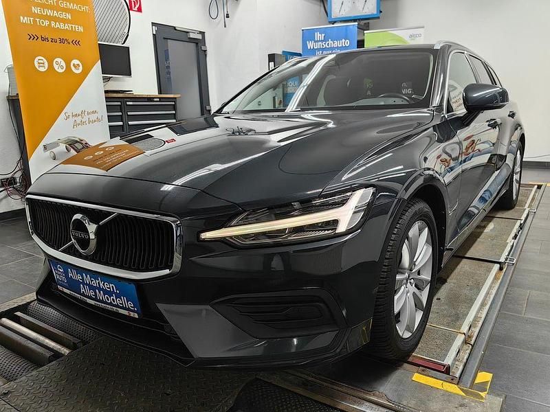 Gebraucht Volvo V60 Momentum 150 PS (110 kW) 2020 Grau Kombi