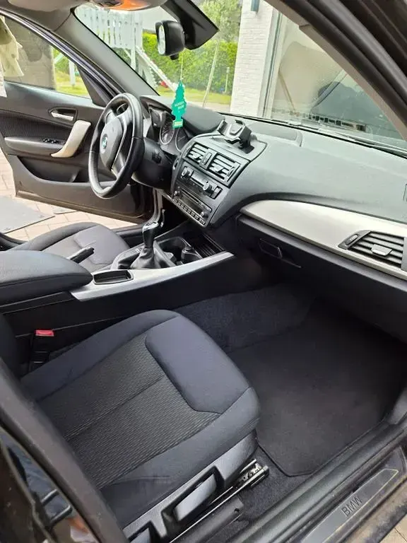 Gebraucht BMW 114 102 PS (75 kW) 2013 Schwarz Kleinwagen