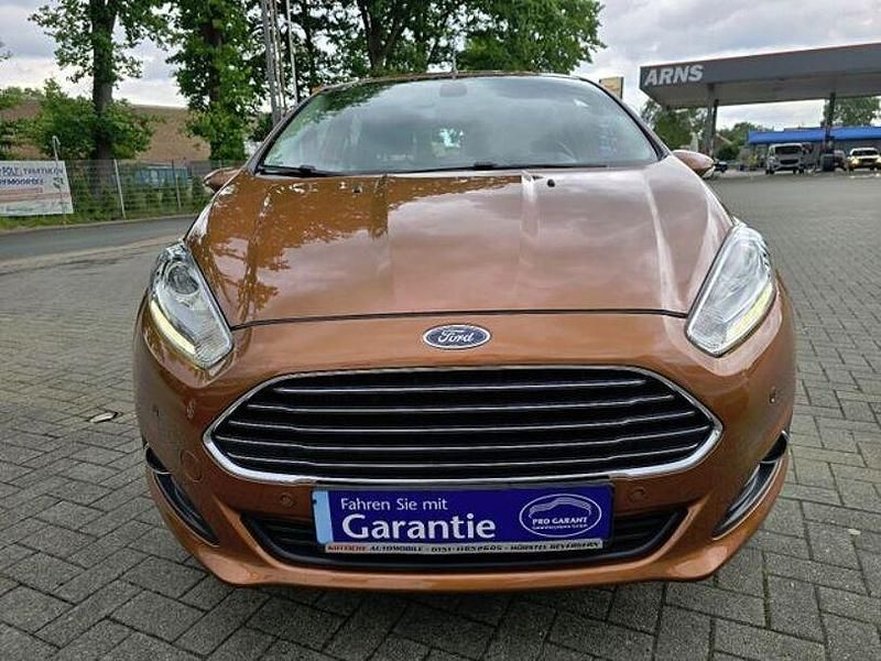 Braun Gebraucht 2013 Ford Fiesta Titanium Kleinwagen | 7.999 € (Fairer Preis) - Bild 1/4