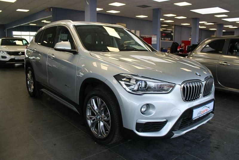 Glaciersilber metallic Gebraucht 2016 BMW X1 xLine SUV | 19.980 € (Fairer Preis) - Bild 1/4
