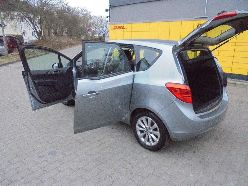 Grau Gebraucht 2013 Opel Meriva Edition Van / Kleinbus | 8.550 € (Fairer Preis) - Bild 1/4