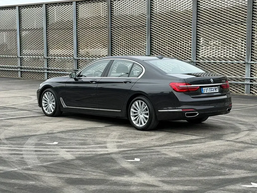 Gebraucht BMW 750 449 PS (330 kW) 2016 Schwarz Limousine