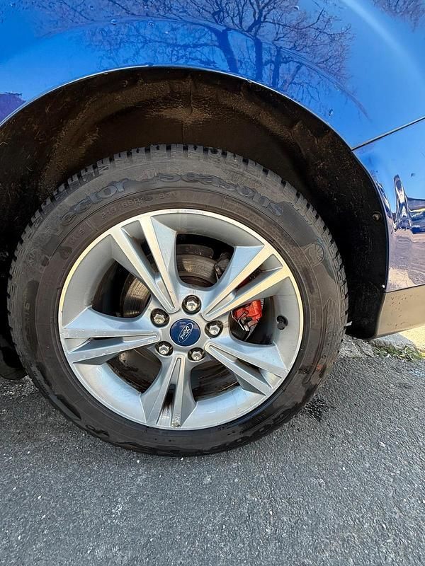 Używany Ford Focus 101 KM (74 kW) 2014 Niebieski Kombi