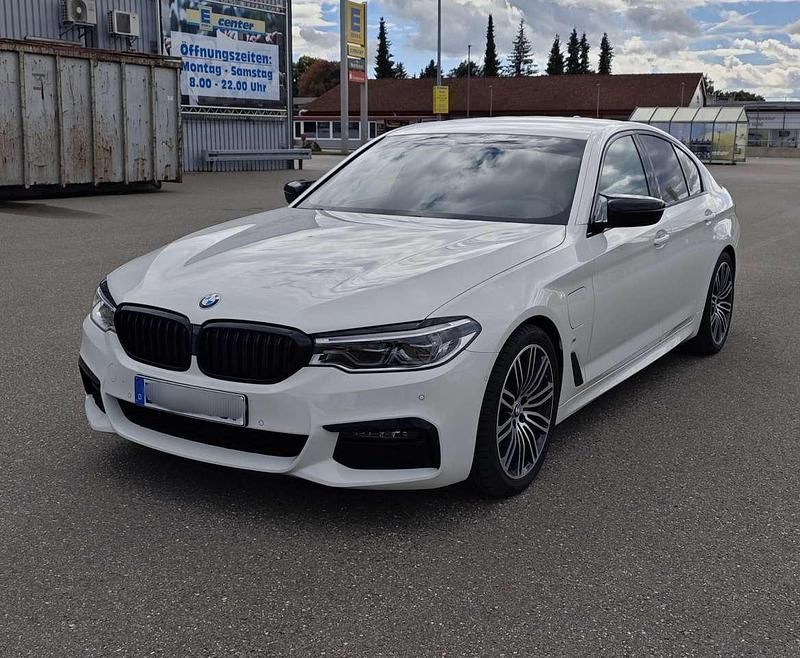Weiß Gebraucht 2019 BMW 530e Sport Line Limousine | 30.299 € (Etwas zu teuer) - Bild 1/4