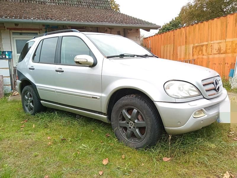 Silber Gebraucht 2003 Mercedes ML400 SUV | 4.480 € (Fairer Preis) - Bild 1/4