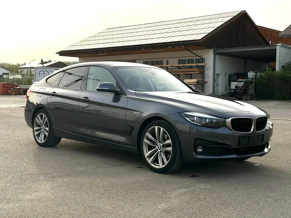 Gebraucht BMW 320 Sport Line 190 PS (139 kW) 2018 Grau Limousine