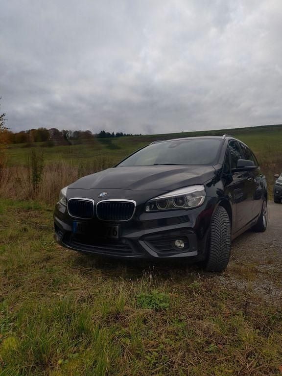 Gebraucht 2016 BMW 220 Gran Tourer Advantage Van / Kleinbus | 14.890 € (Fairer Preis) - Bild 1/4