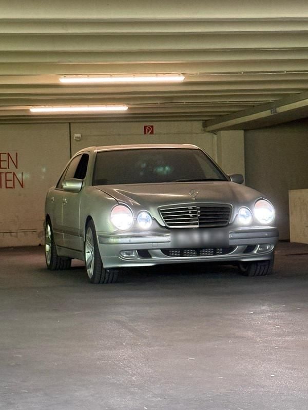 Gebraucht Mercedes E270 Elegance 173 PS (127 kW) 2000 Silber Limousine