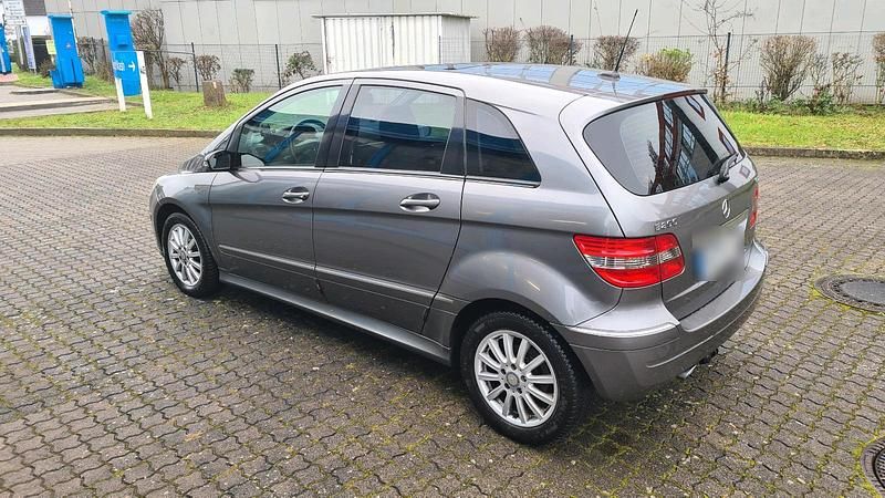 Gebraucht Mercedes B200 140 PS (102 kW) 2007 Grau Van / Kleinbus